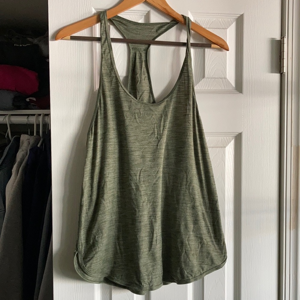 Lululemon flowy green tank size 10